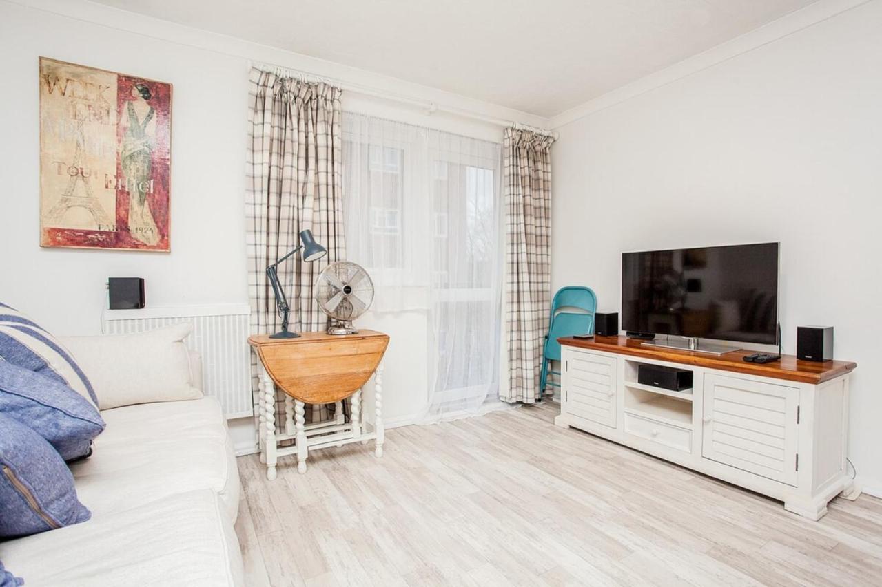 Modern And Spacious Central 1 Bedroom Apartment With Balcony London Exterior foto